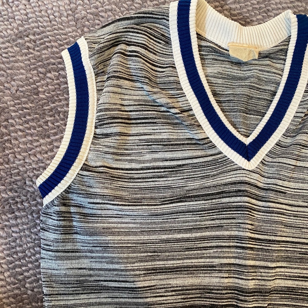 VTG 70’s GREY AND NAVY KNIT VEST AMAZING CONDITION